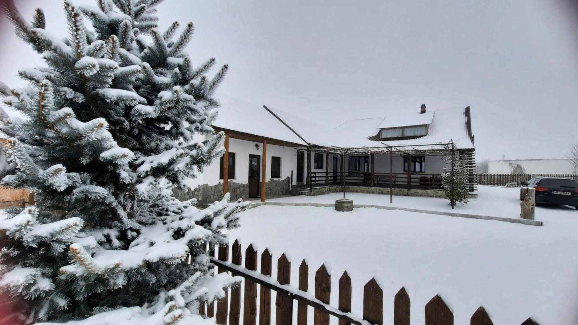 Casuta Din Deal Târgu Neamţ Bagian luar foto